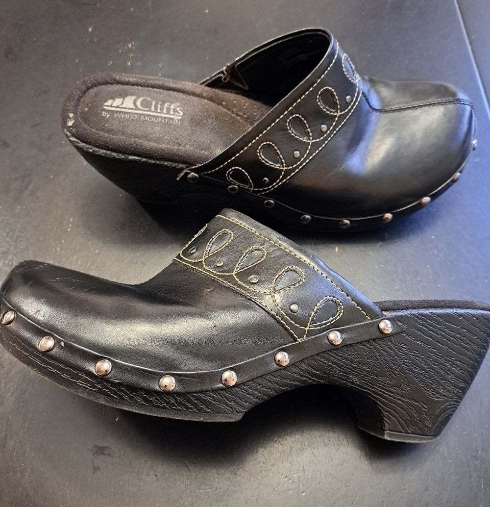 White Mountain Cliffs Mules/Clogs Size 9M